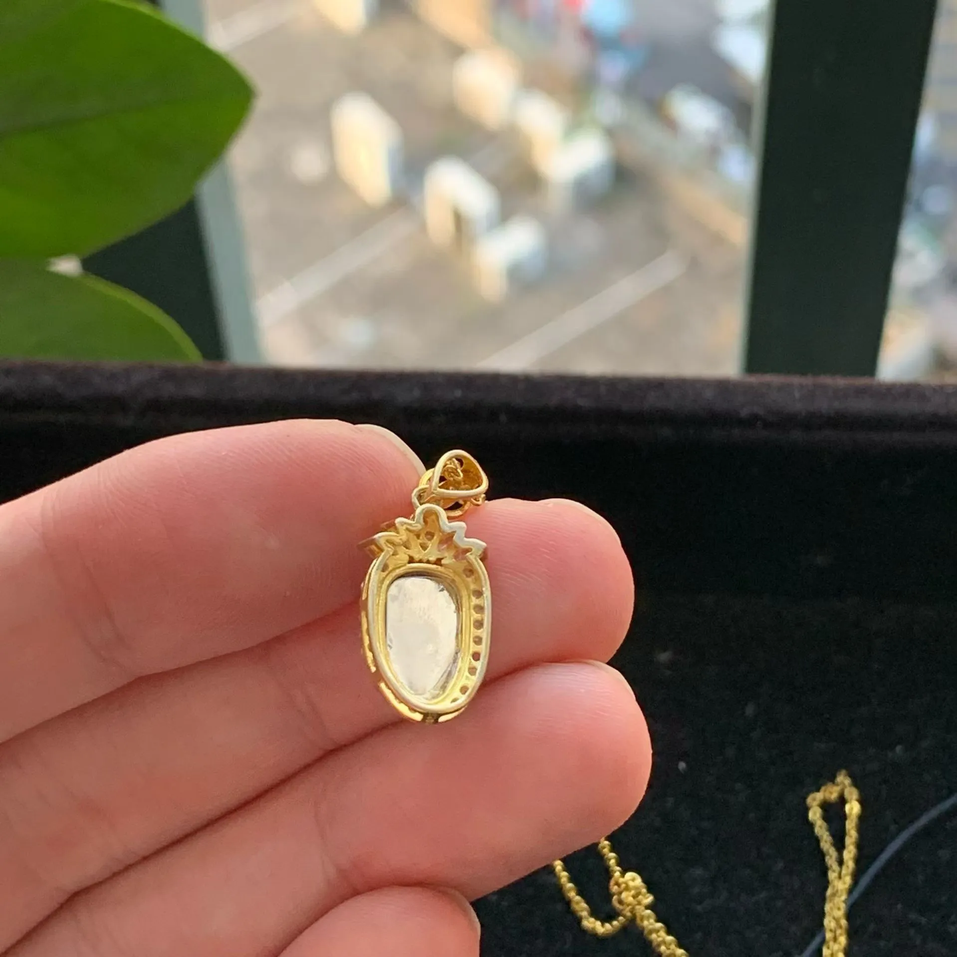 A货天然翡翠冰糯种满绿925银叶子吊坠重量1.41
2月2日