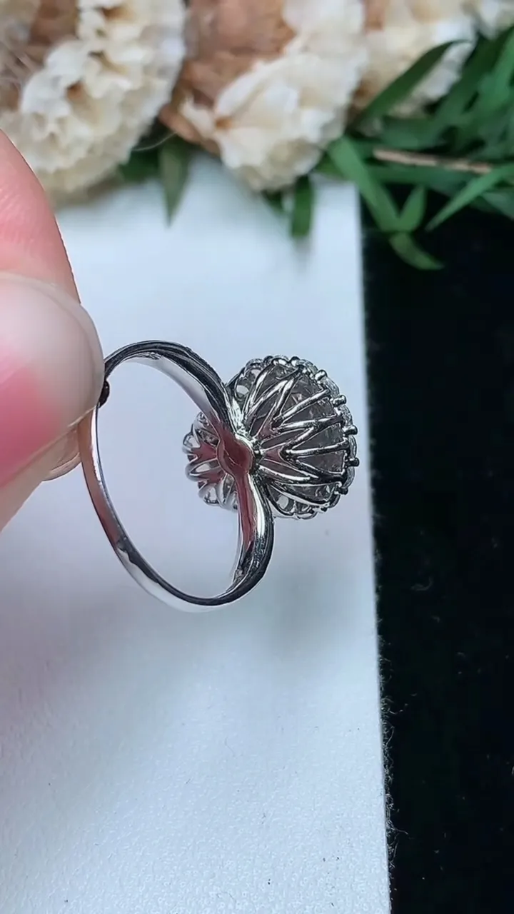 天然A货翡翠葫芦戒指，尺寸17.5-9.2-7，重量:3.26g2026年2月2日
工厂直销收藏佳品,种好水足，色泽均匀，有种有色，上手高大气！