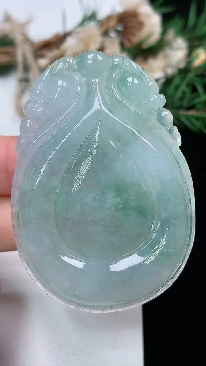 天然A货翡翠福贝吊坠，尺寸54.7-38.5-7.7，重量:31.33g
2月2日