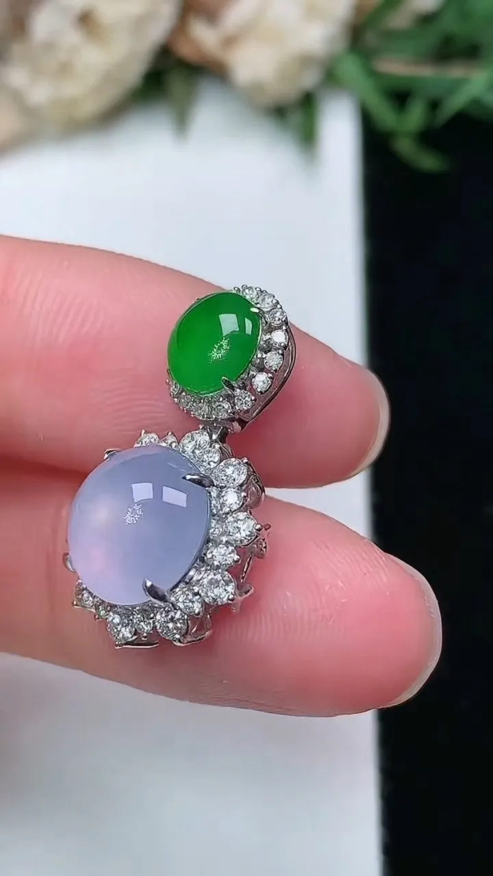 天然A货翡翠紫罗兰蛋面吊坠，尺寸22.4-13-9.2，裸石9.2，重量:2.98g
2月2日