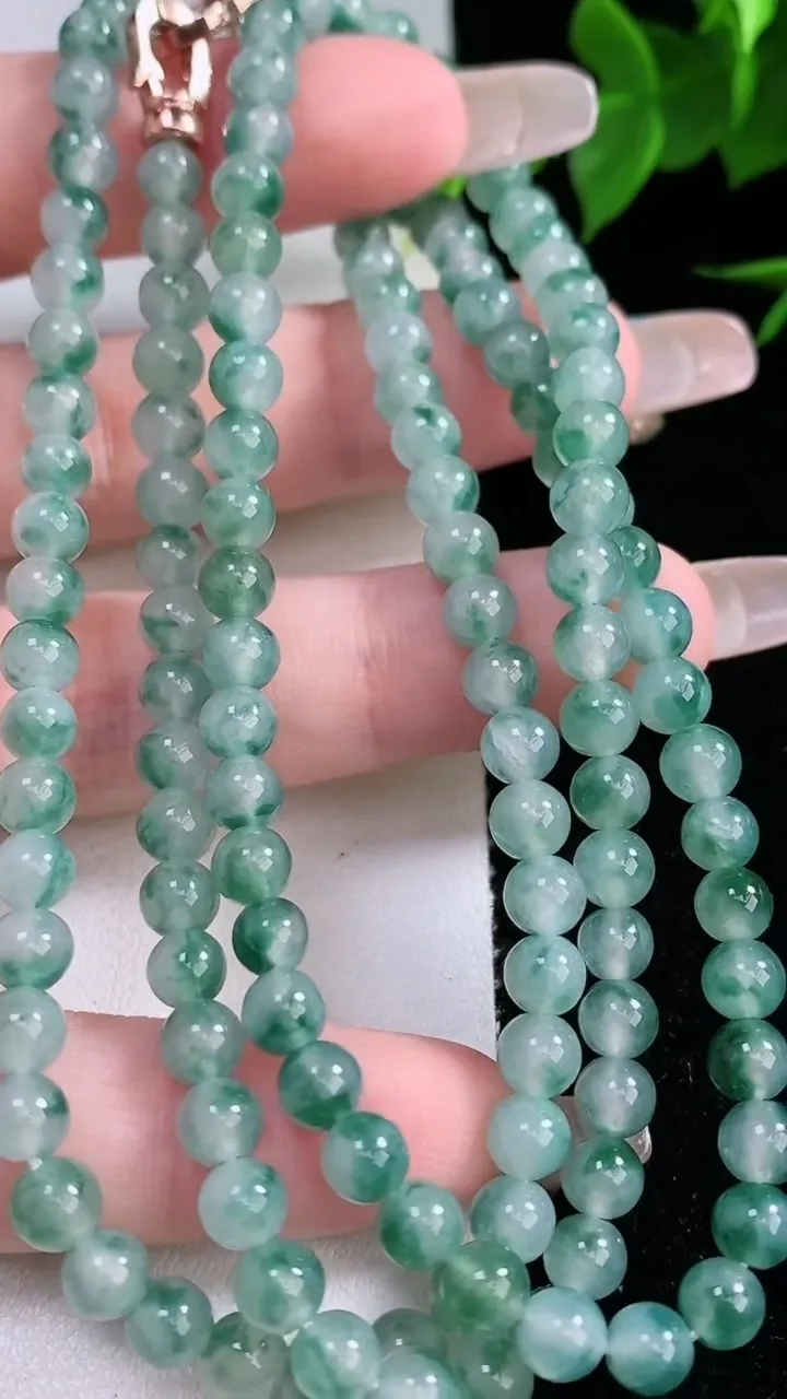 天然A货翡翠种飘花圆珠项链，尺寸4.8-138颗，重量:29.41g2月3日
工厂直销收藏佳品,种好水足，色泽均匀，有种有色，上手高大气！