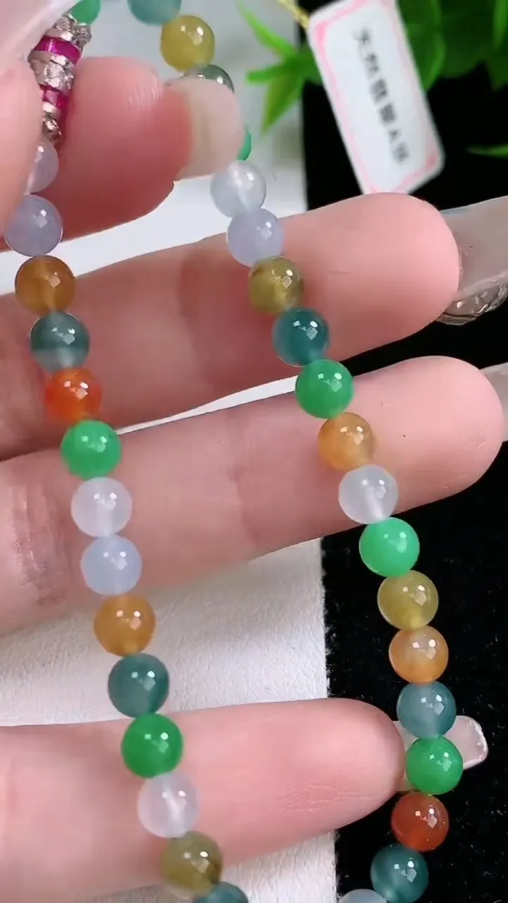 天然A货翡翠三彩圆珠手串，尺寸4.8-37颗，重量:8.70g2月3日
工厂直销收藏佳品,种好水足，色泽均匀，有种有色，上手高大气！