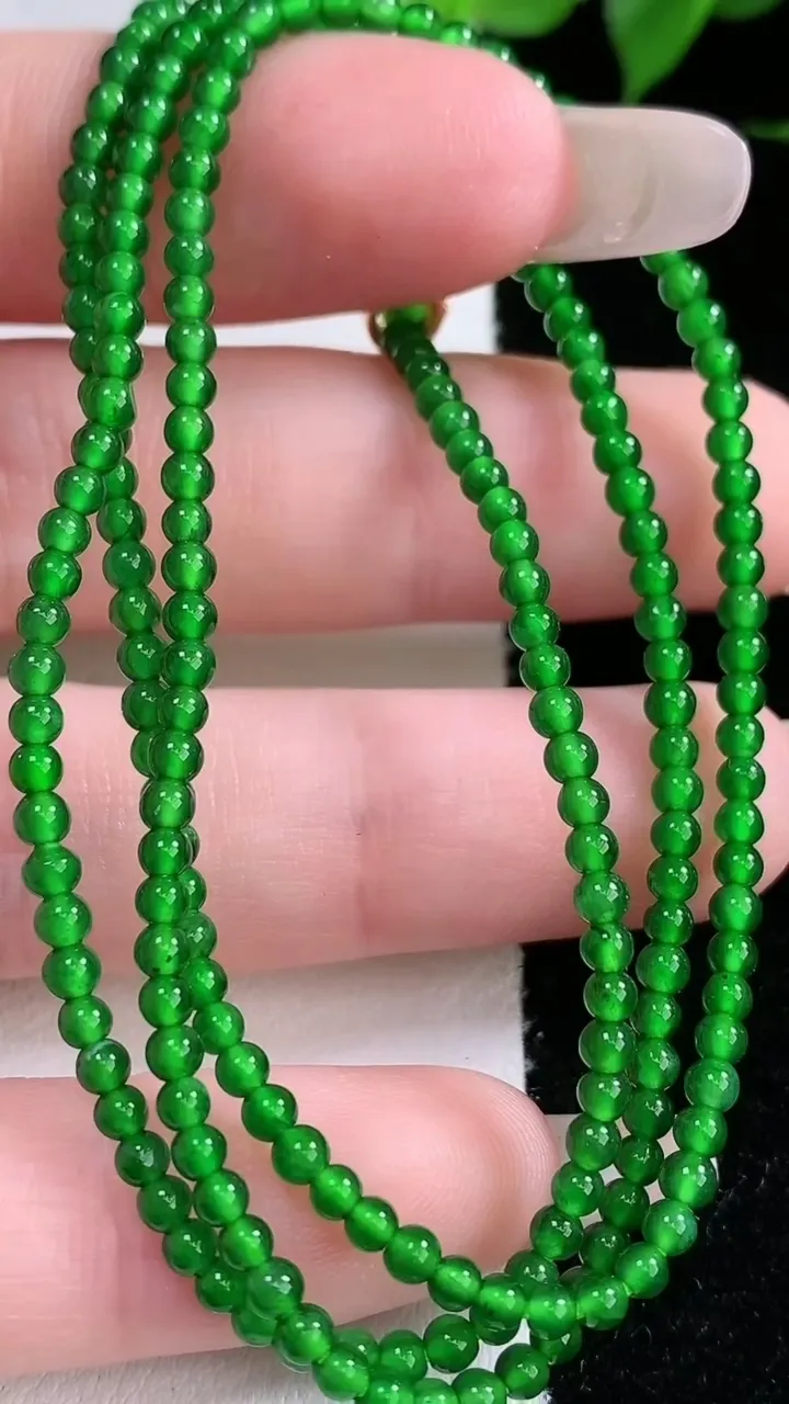 天然A货翡翠小米珠项链，尺寸2.4，重量:6.88g
2月3日