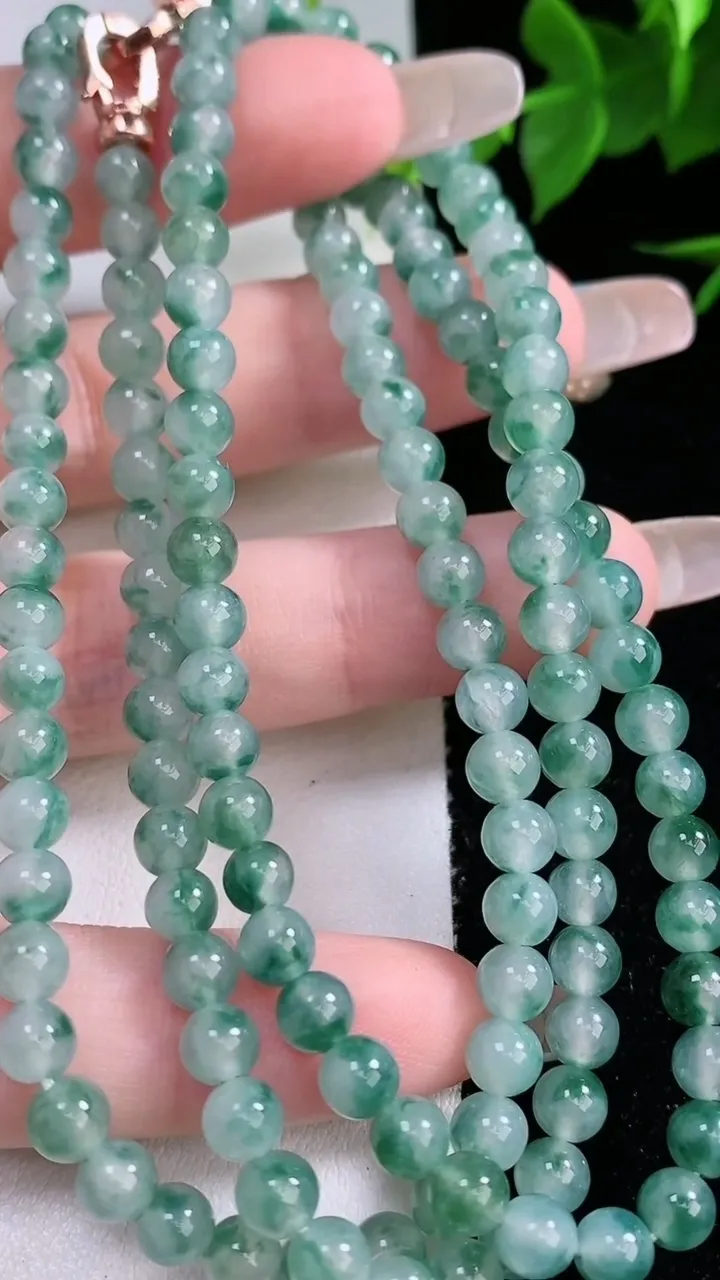 天然A货翡翠种飘花圆珠项链，尺寸4.8-138颗，重量:29.41g2月3日
工厂直销收藏佳品,种好