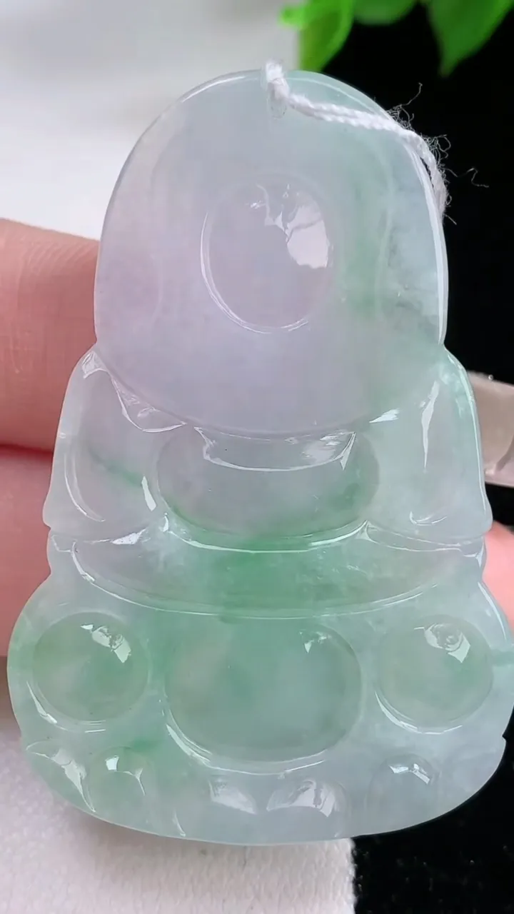 天然A货翡翠观音菩萨吊坠，尺寸52-34.6-5.8，重量:18.86g
2月3日