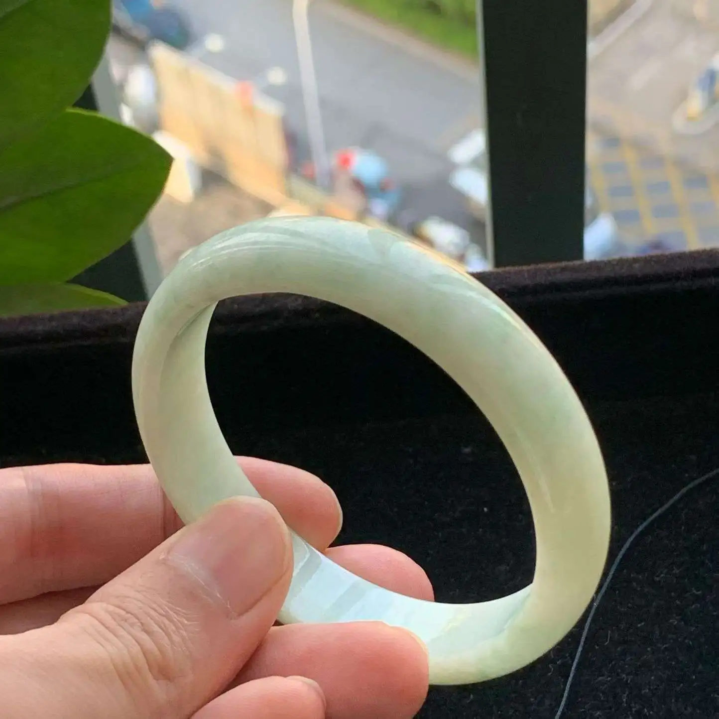 A货天然翡翠冰糯种黄飘花手镯59圈重量50.66
2月3日