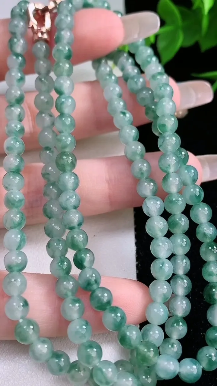 天然A货翡翠种飘花圆珠项链，尺寸4.8-138颗，重量:29.41g2月3日
工厂直销收藏佳品,种好