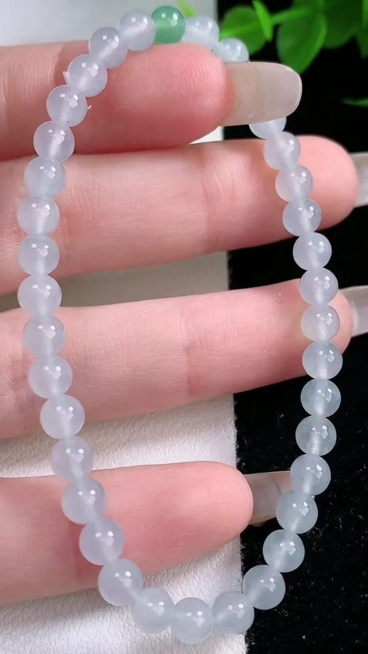 天然A货翡翠种白冰圆珠手串，尺寸4.7-37颗，重量:7.46g2月3日
工厂直销收藏佳品,种好水足，色泽均匀，有种有色，上手高大气！