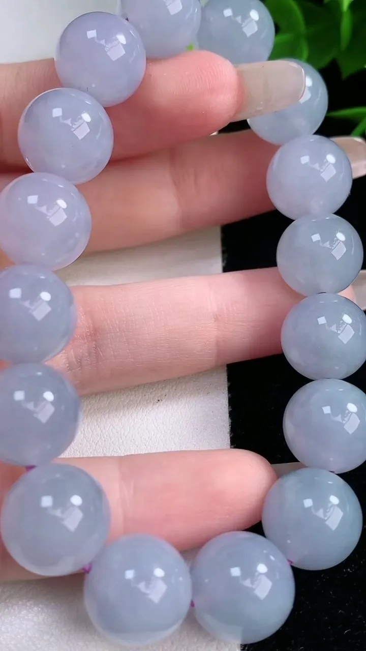 天然A货翡翠紫罗兰圆珠手串，尺寸12.4-16颗，重量:55.40g2月3日
工厂直销收藏佳品,种好水足，色泽均匀，有种有色，上手高大气！