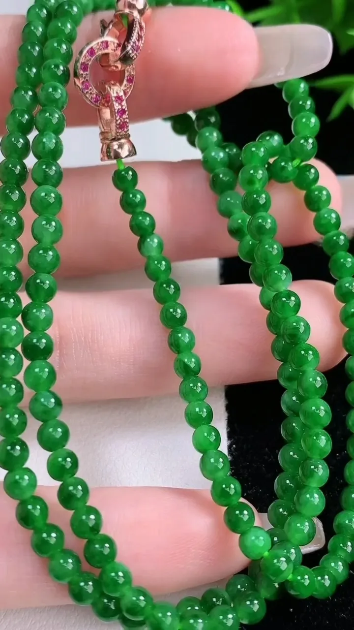 天然A货翡翠小米珠项链，尺寸3.4-168颗，重量:15.54g2月3日
工厂直销收藏佳品,种好水足