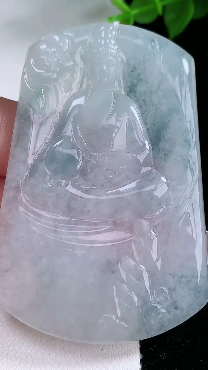 天然A货翡翠冰种飘花观音菩萨吊坠，尺寸64-42.5-4.2，重量:29.55g
2月3日