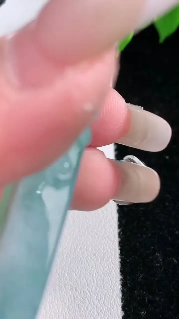 天然A货翡翠节节高升 竹节吊坠，尺寸60.6-25-7，重量:34.67g
2月3日