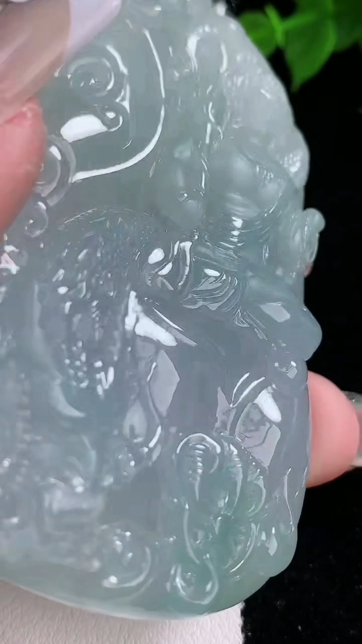 天然A货翡翠祥龙不动明王吊坠，尺寸73.3-45.6-7.4，重量:50.07g
2月3日