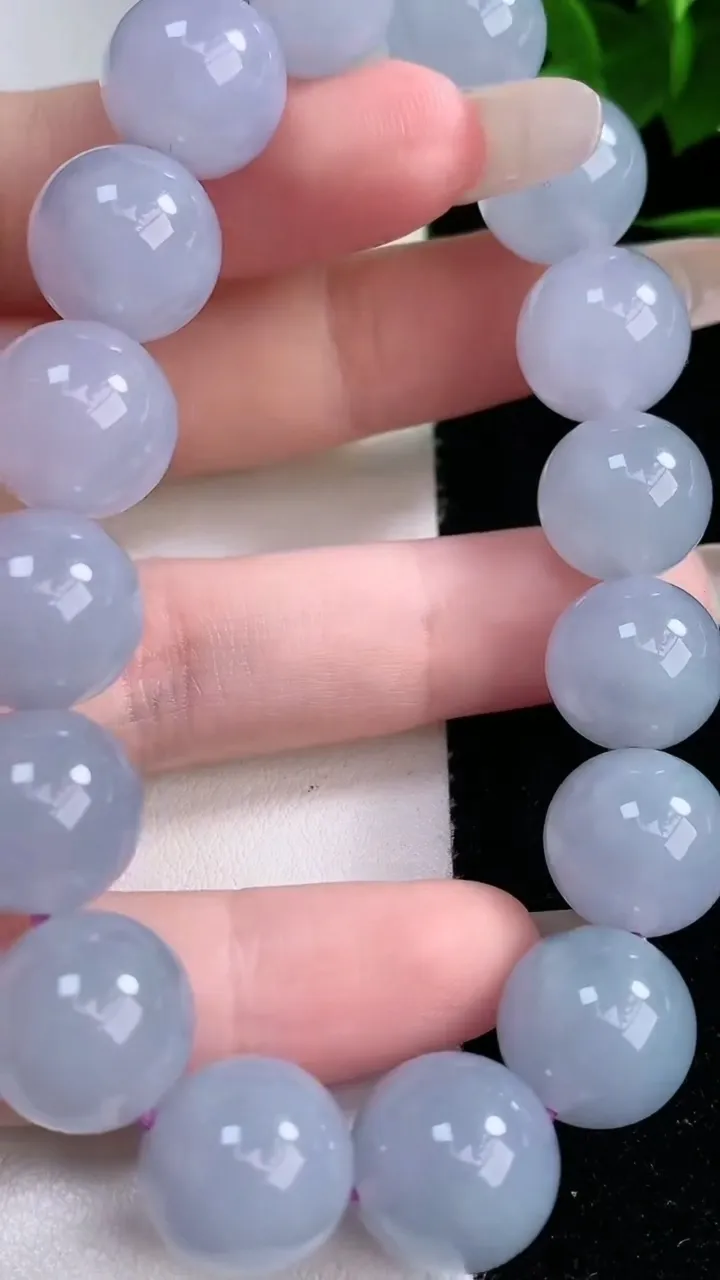 天然A货翡翠紫罗兰圆珠手串，尺寸12.4-16颗，重量:55.40g2月3日
工厂直销收藏佳品,种好水足，色泽均匀，有种有色，上手高大气！