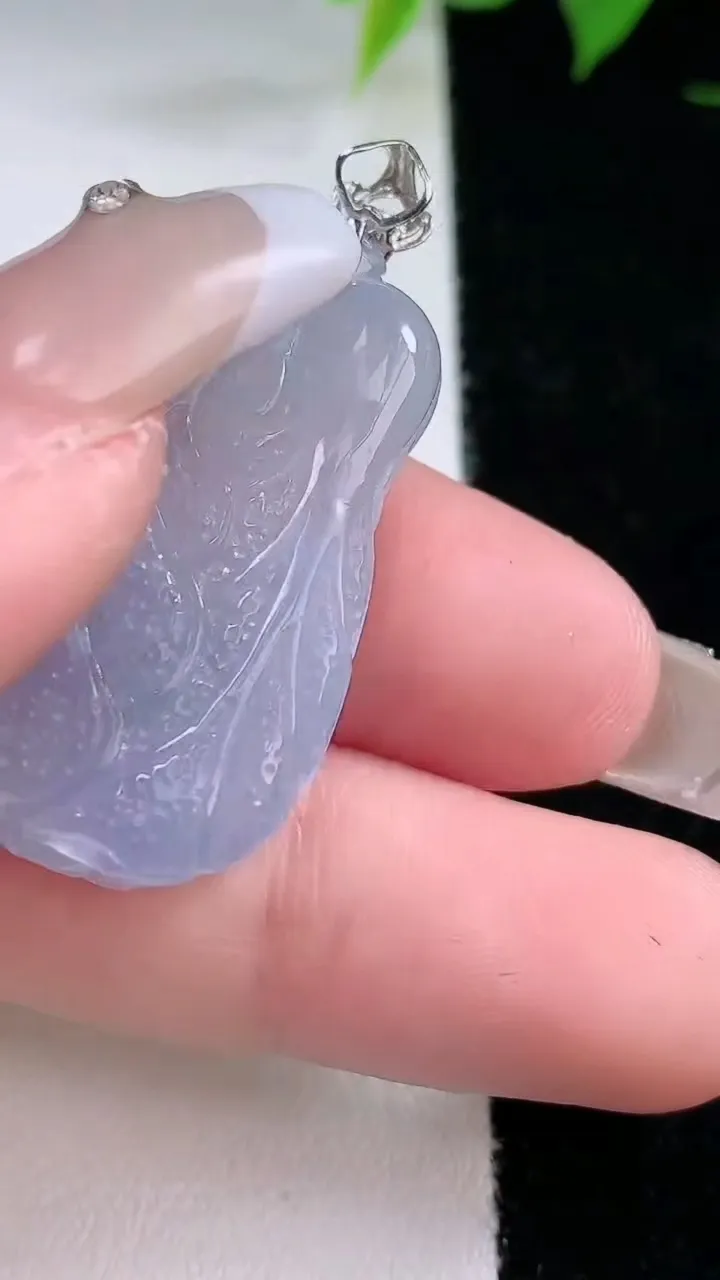 天然A货翡翠18K金紫罗兰白菜吊坠，尺寸31.2-19.2-6.6，重量:9.16g
2月3日