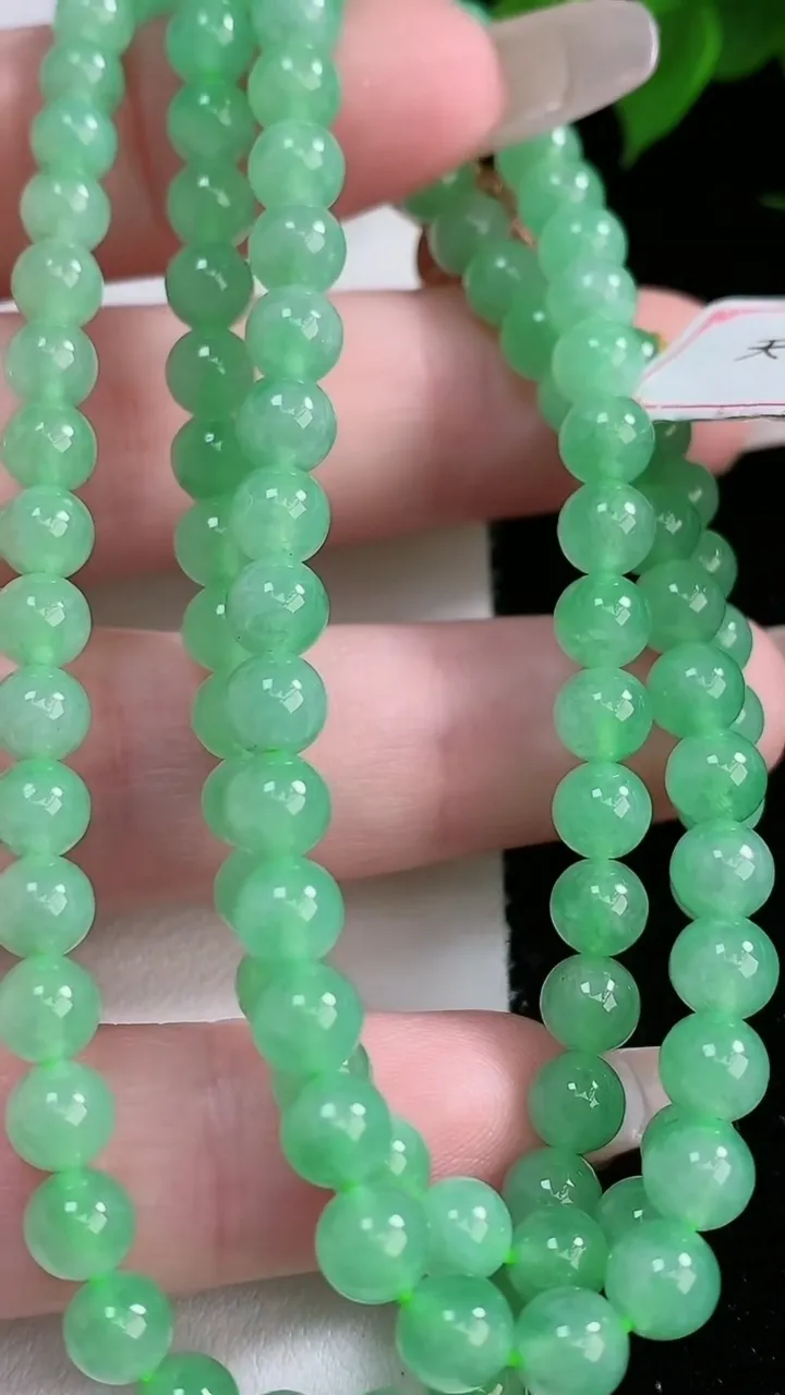 天然A货翡翠圆珠项链，尺寸4.8-110颗，重量:27.56g
2月3日