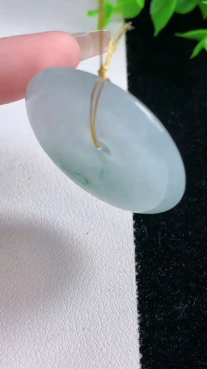 天然A货翡翠冰种飘花平安扣吊坠，尺寸35.5-5.6，重量:15.66g
2月3日