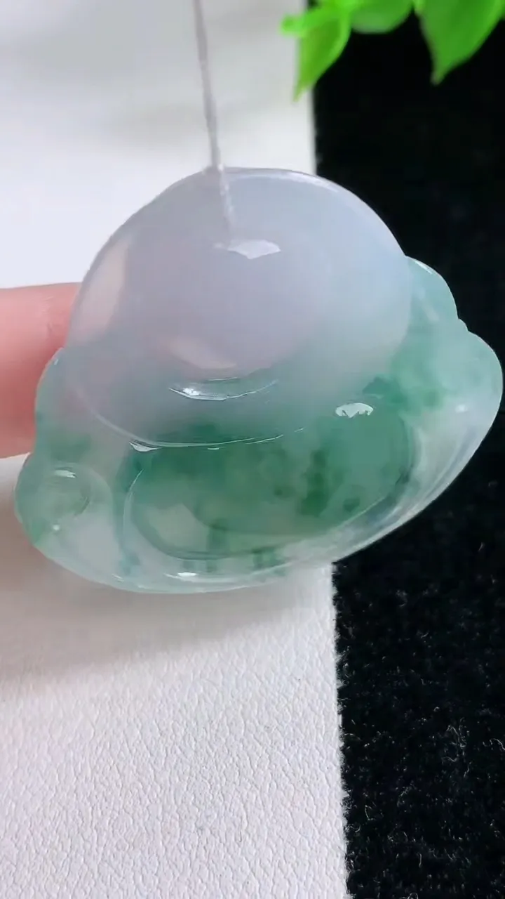 天然A货翡翠种飘花佛公吊坠，尺寸35.3-38.4-7.3，重量:12.69g
2月3日