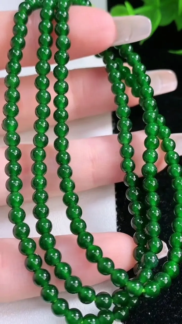 天然A货翡翠小米珠项链，尺寸4-150颗，重量:16.10g
2月3日