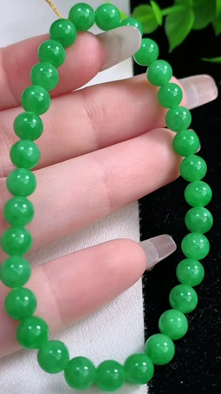 天然A货翡翠圆珠手串，尺寸6-32颗，重量:11.29g2月3日
工厂直销收藏佳品,种好水足，色泽均匀，有种有色，上手高大气！