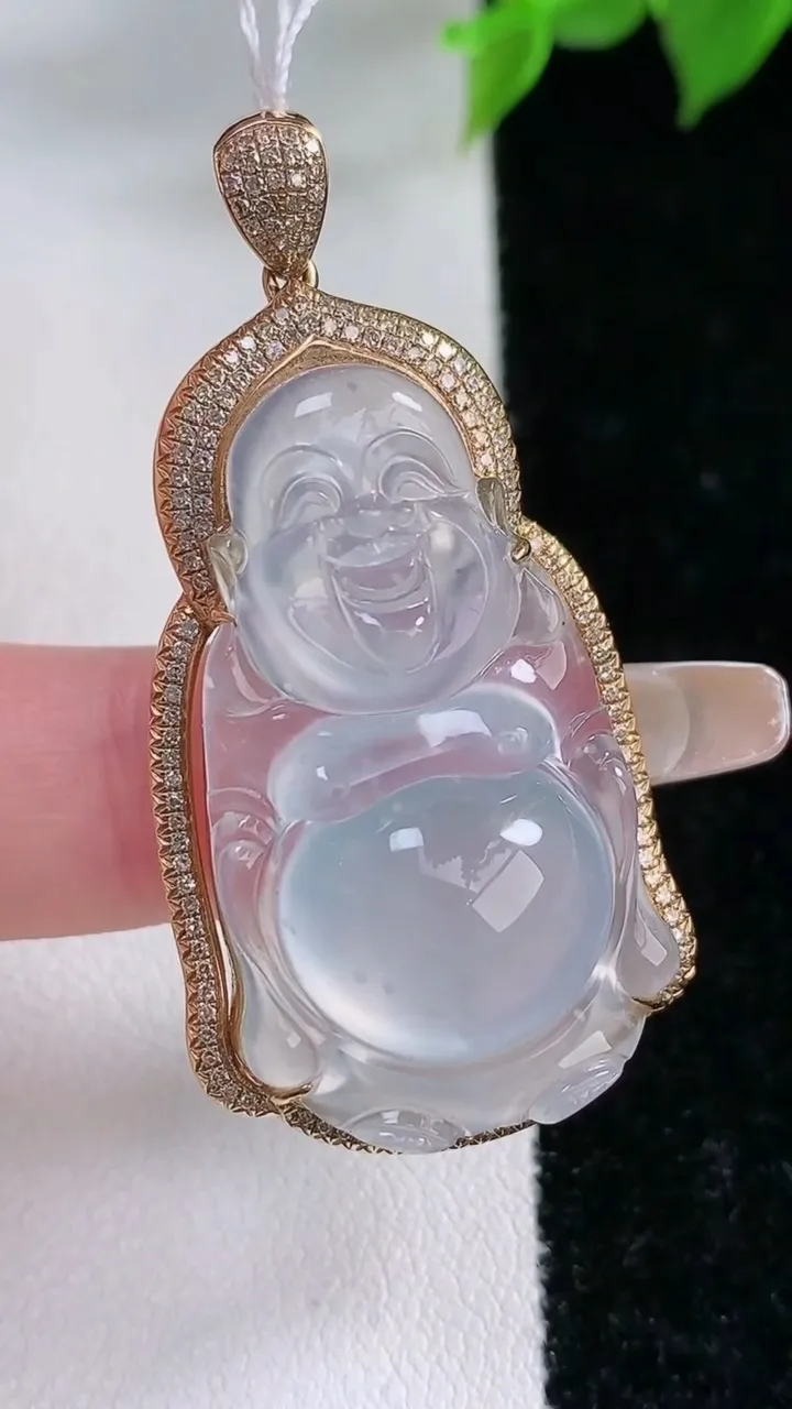 天然A货翡翠种白冰站佛 佛公吊坠，尺寸46-23.3-11.3，裸石33-19重量:10.25g
2月3日