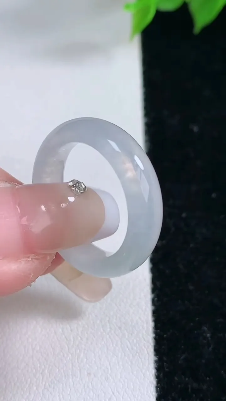 天然A货翡翠指环戒指，尺寸17.3-5.4-3.4，重量:3.71g2026年2月3日
工厂直销收藏