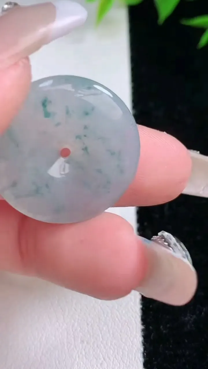 天然A货翡翠冰种飘花平安扣吊坠，尺寸22.4-4，重量:4.98g
2月3日