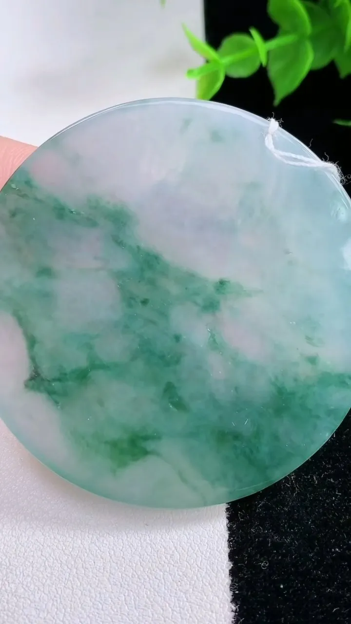 天然A货翡翠种飘花普贤菩萨吊坠，尺寸55.3-6，重量:40.56g
2月3日