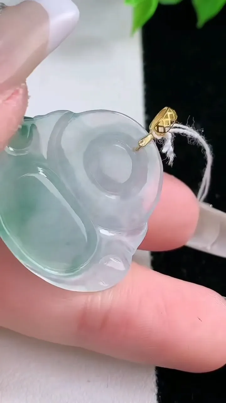 天然A货翡翠佛公吊坠，尺寸26.8-29-5.3，重量:6.44g
2月3日