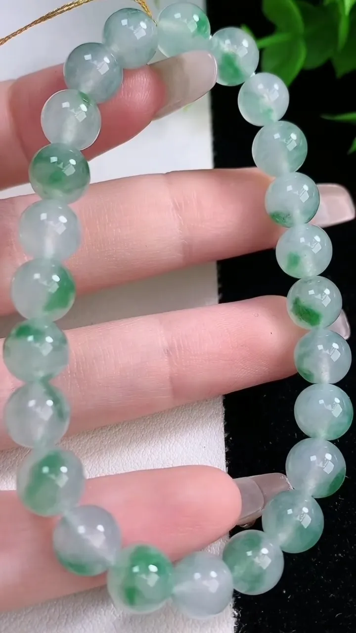 天然A货翡翠种飘花圆珠手串，尺寸8-24颗，重量:21.15g2月3日
工厂直销收藏佳品,种好水足，色泽均匀，有种有色，上手高大气！