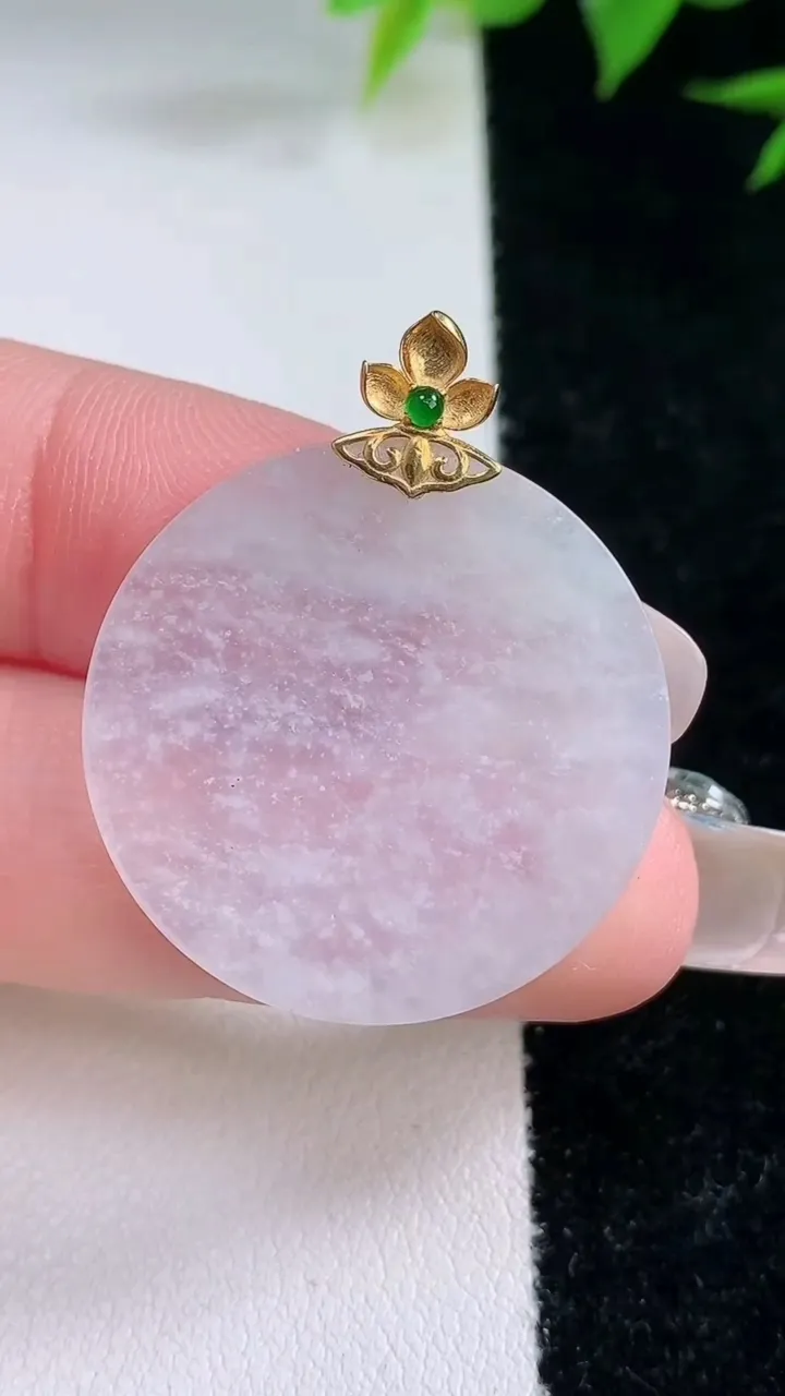 天然A货翡翠无事牌吊坠，尺寸26.4-2，重量:4.22g
2月3日