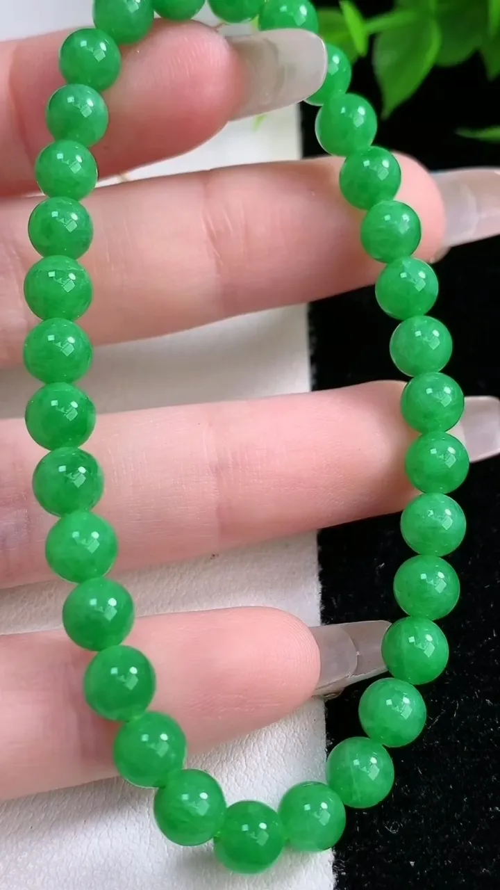 天然A货翡翠圆珠手串，尺寸6-32颗，重量:11.29g2月3日
工厂直销收藏佳品,种好水足，色泽均