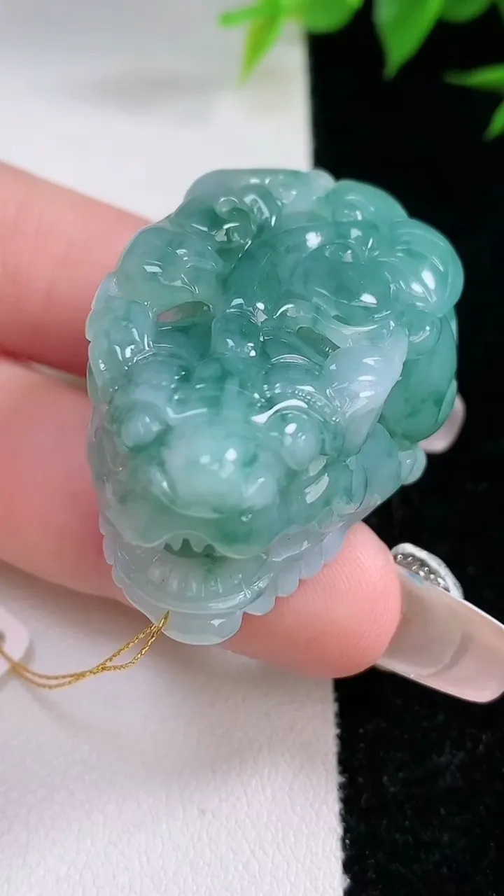 天然A货翡翠飘花貔貅吊坠，尺寸38-21.7-18.7，重量:36.09g
2月3日