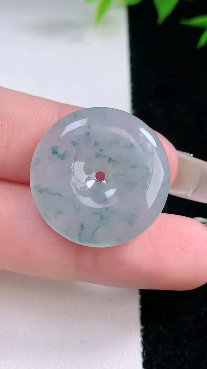 天然A货翡翠冰种飘花平安扣吊坠，尺寸22.4-4，重量:4.98g
2月3日