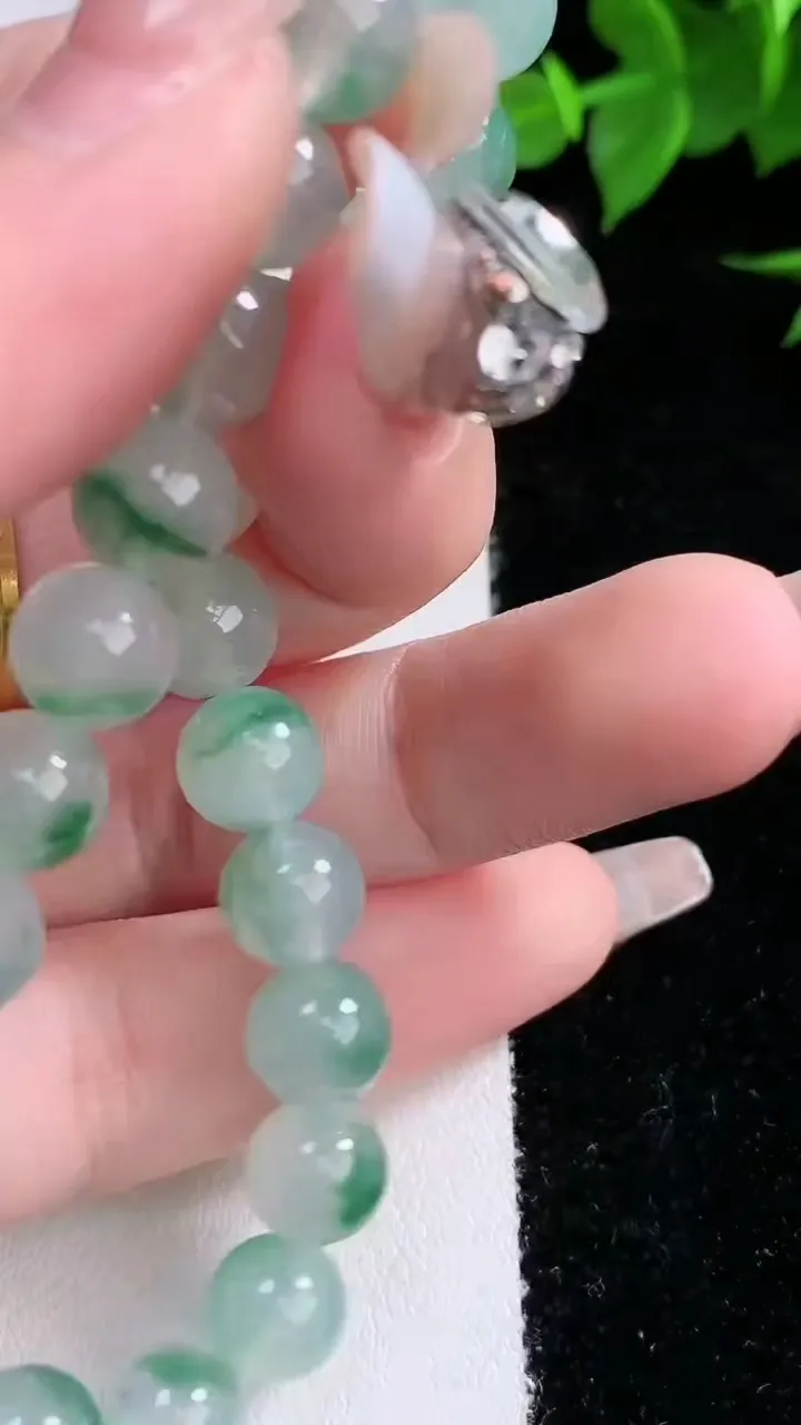 天然A货翡翠种飘花圆珠手串，尺寸8-24颗，重量:21.15g2月3日
工厂直销收藏佳品,种好水足，色泽均匀，有种有色，上手高大气！
