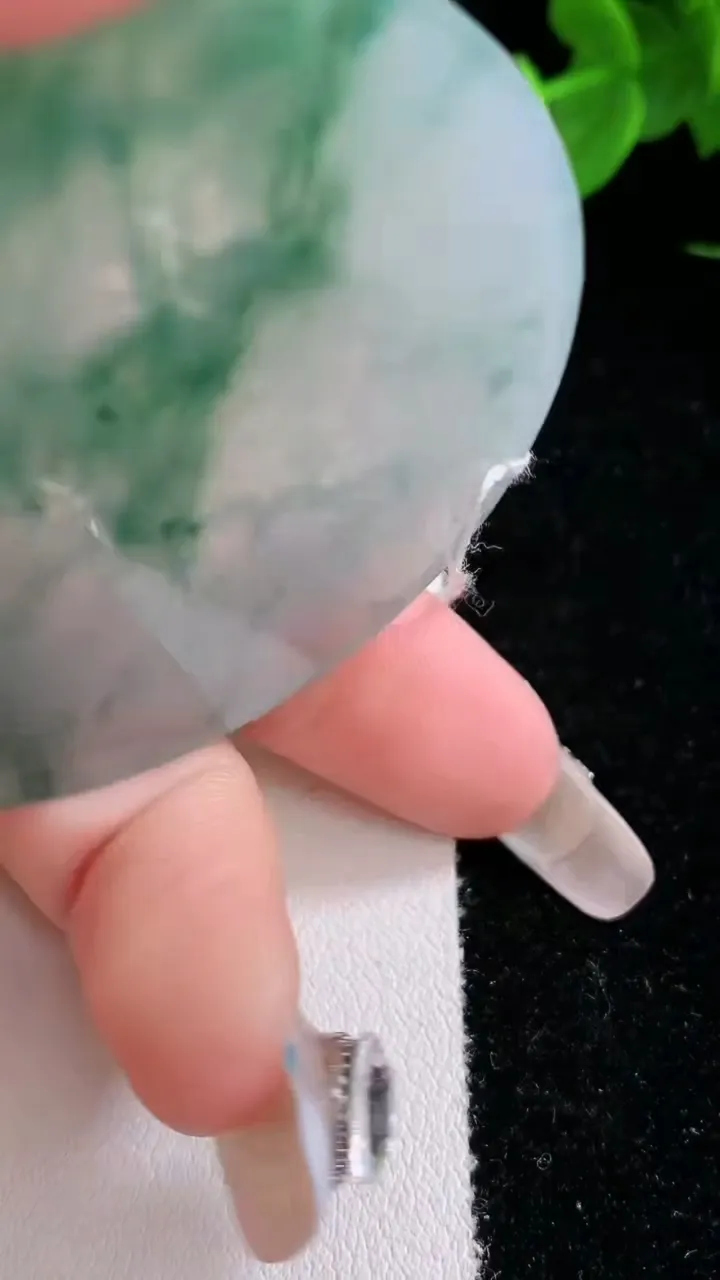 天然A货翡翠种飘花普贤菩萨吊坠，尺寸55.3-6，重量:40.56g
2月3日