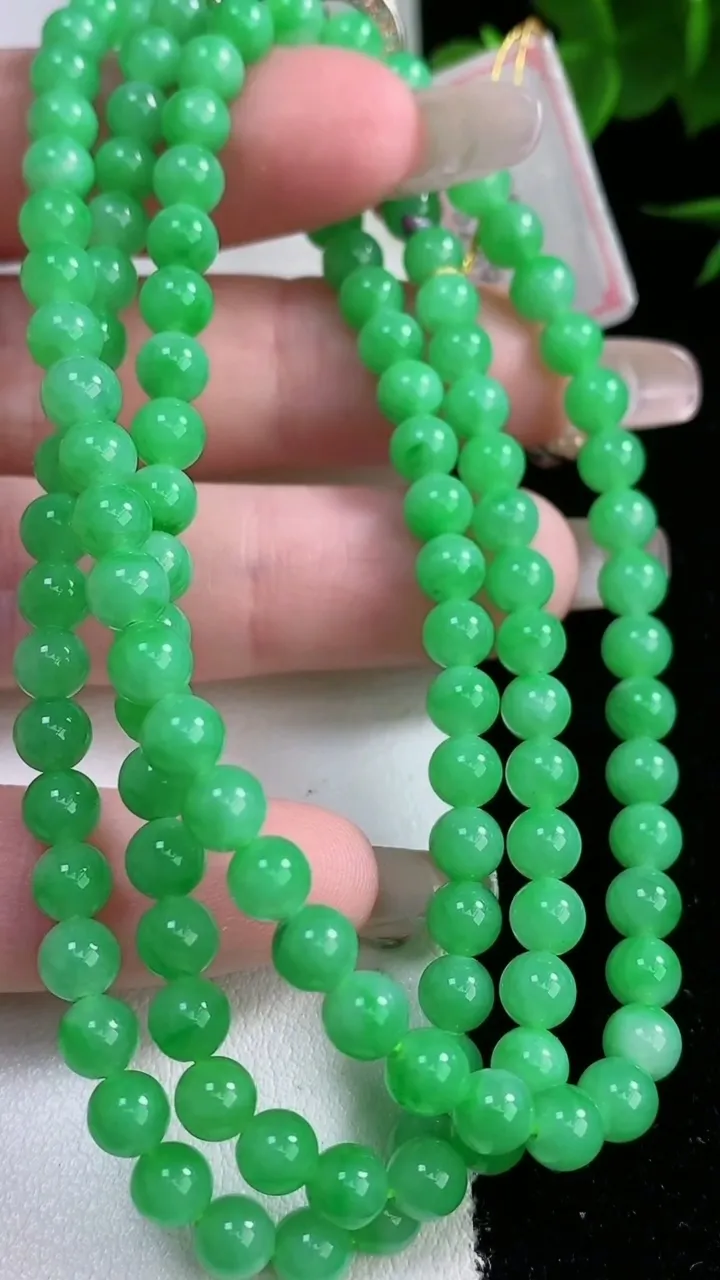 天然A货翡翠圆珠项链，尺寸4.7-120颗，重量:26.92g
2月3日