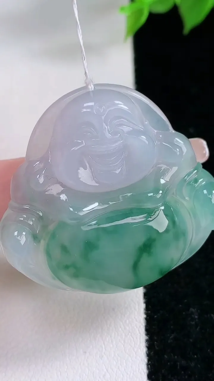 天然A货翡翠种飘花佛公吊坠，尺寸35.3-38.4-7.3，重量:12.69g
2月3日