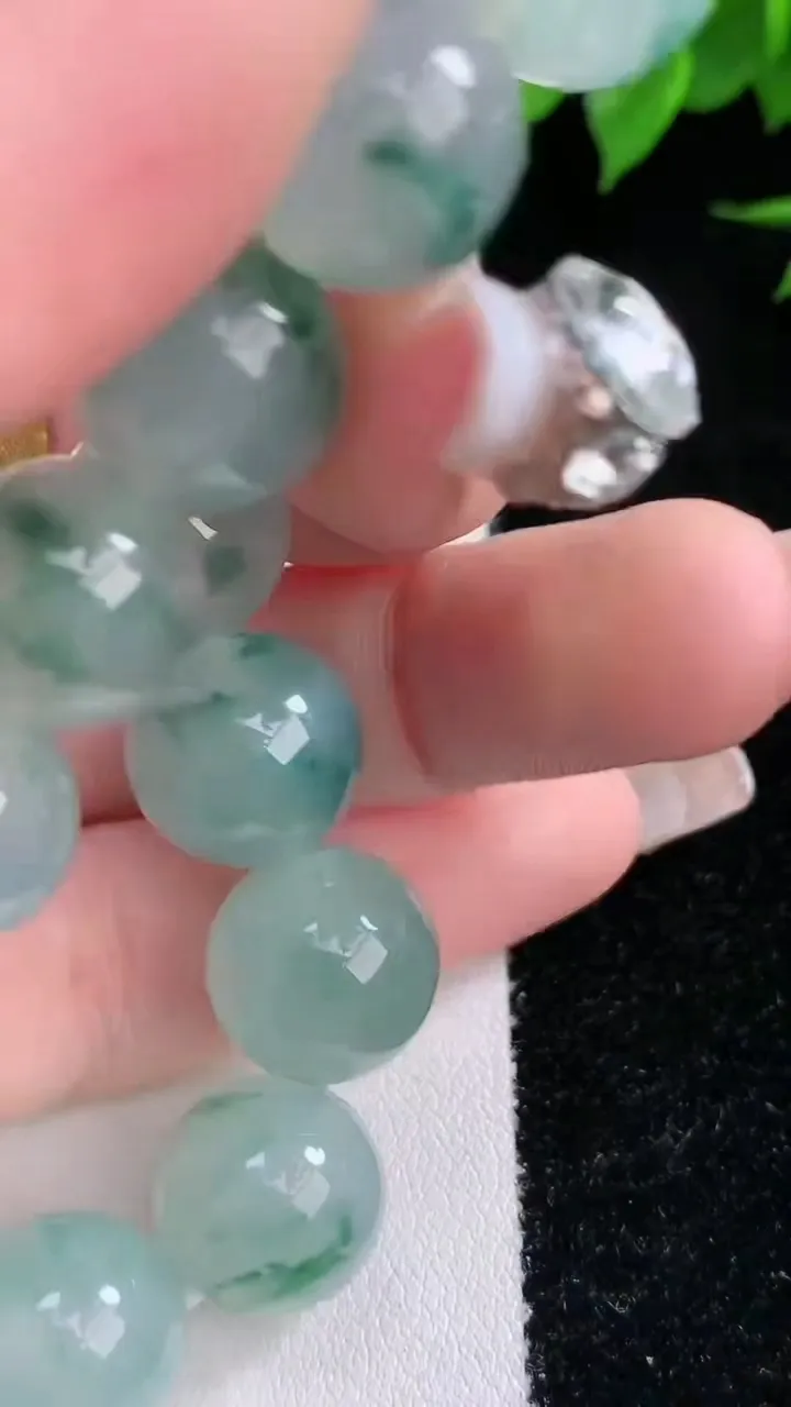 天然A货翡翠种飘花圆珠手串，尺寸12.7-16颗，重量:53.41g2月3日
工厂直销收藏佳品,种好水足，色泽均匀，有种有色，上手高大气！