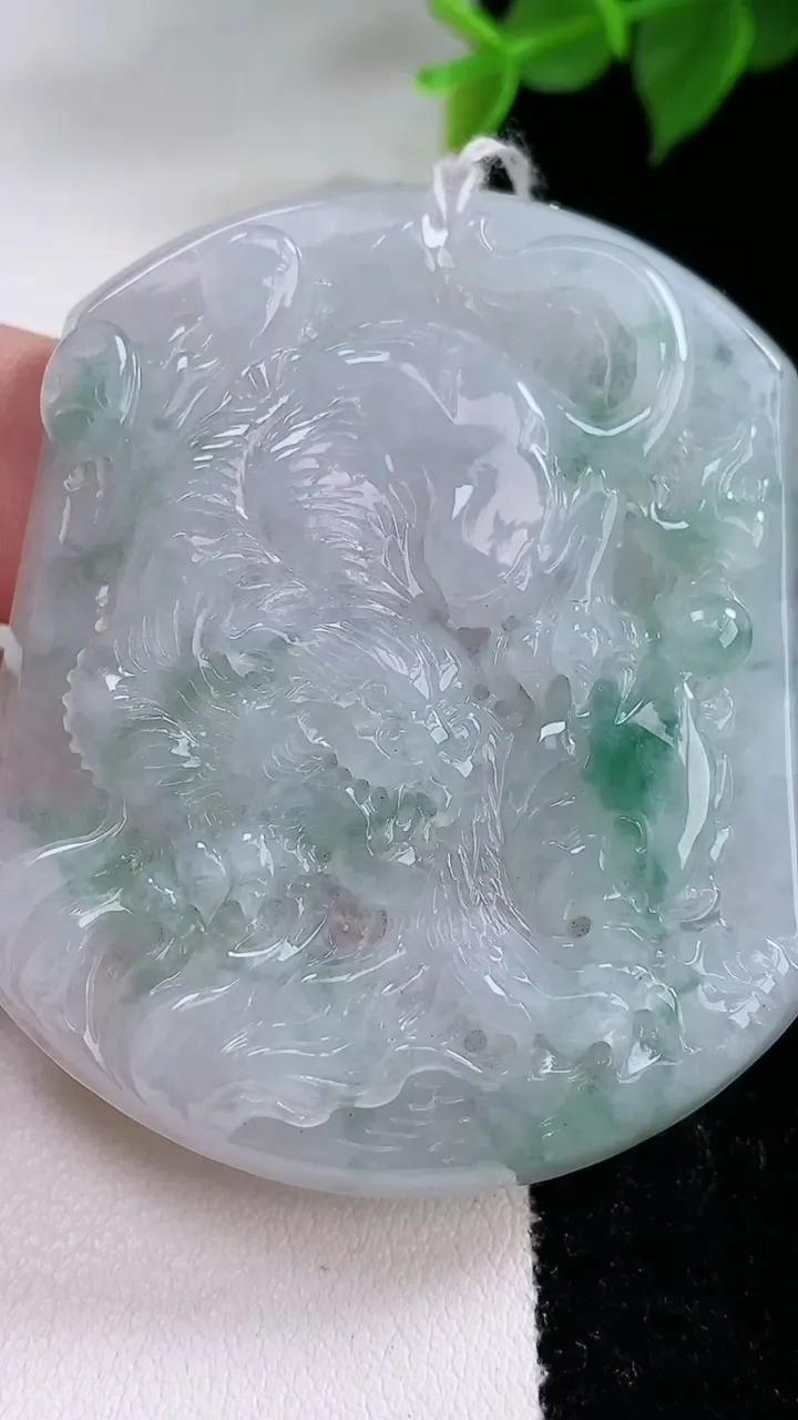 天然A货翡翠飘花生肖虎吊坠，尺寸53-43.3-6.2，重量:31.96g
2月3日