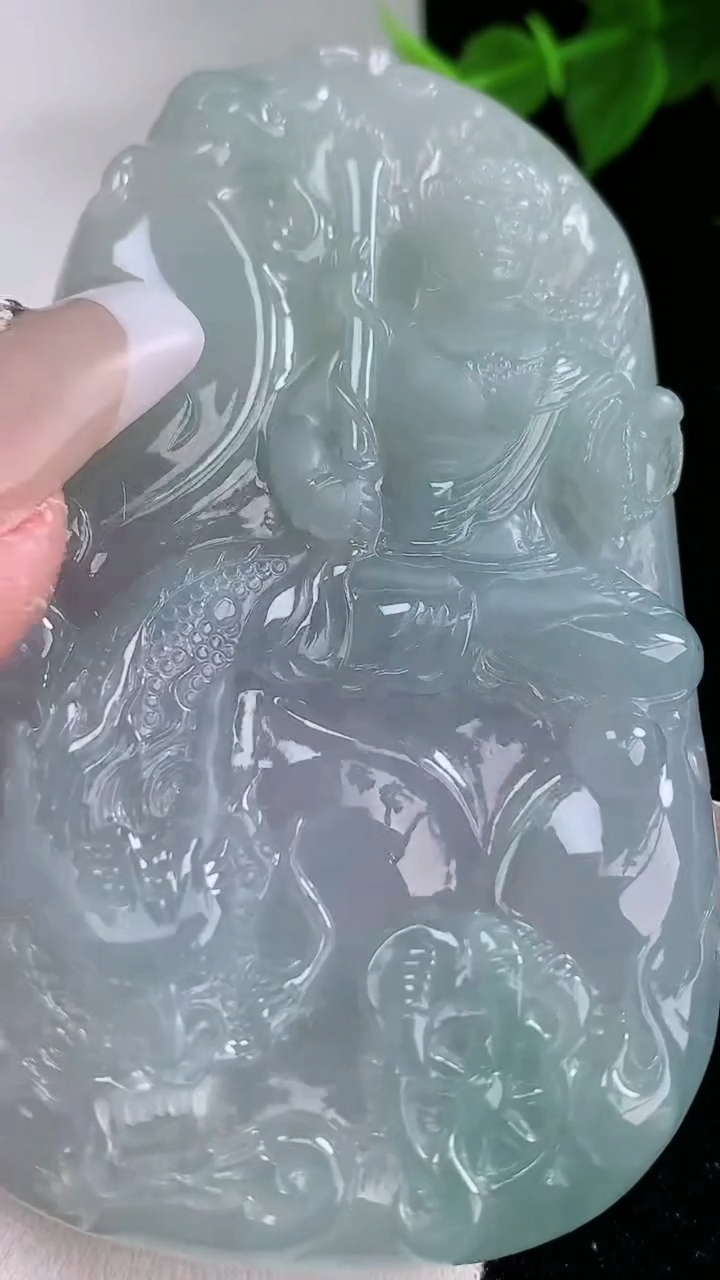 天然A货翡翠祥龙不动明王吊坠，尺寸73.3-45.6-7.4，重量:50.07g
2月3日