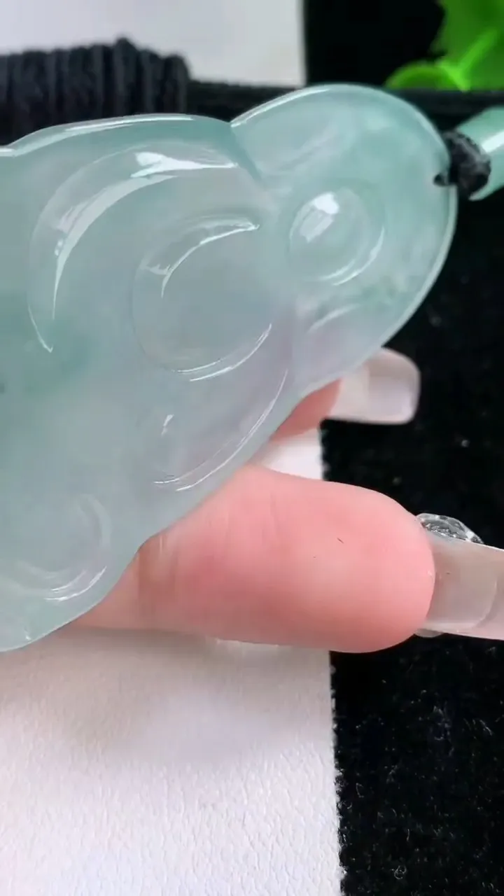 天然A货翡翠种飘花观音菩萨吊坠，尺寸60.7-37.2-5.3，重量:27.74g
2月3日