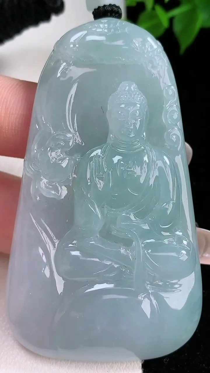 天然A货翡翠阿弥陀佛吊坠，尺寸66.3-36.4-8.6，重量:47.98g
2月3日