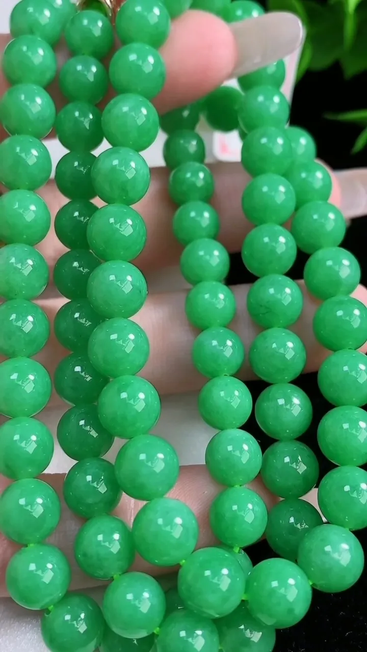 天然A货翡翠圆珠项链，尺寸7.4-81颗，重量:58.94g
2月3日