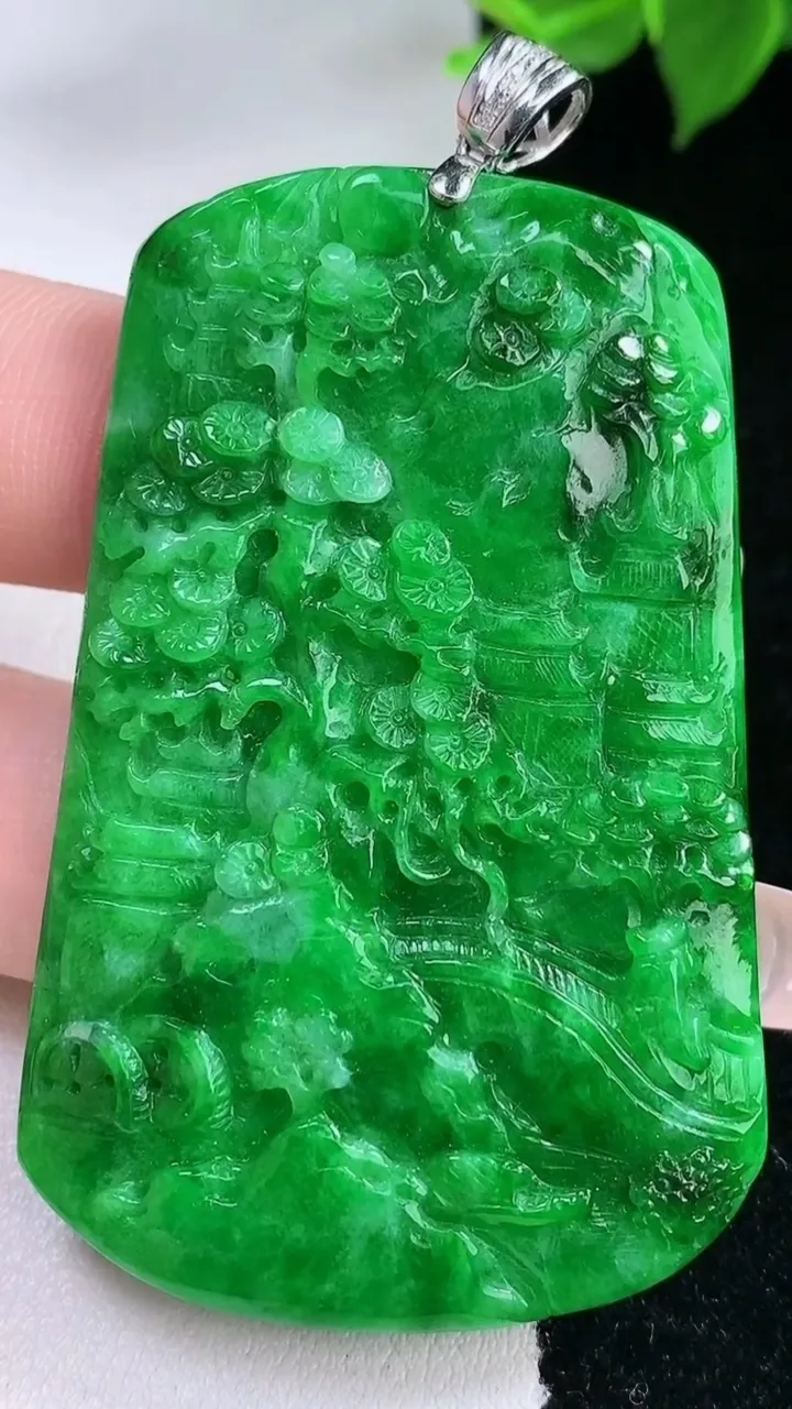 天然A货翡翠山水牌吊坠，尺寸56-35.8-4.7，重量:24.61g
2月3日