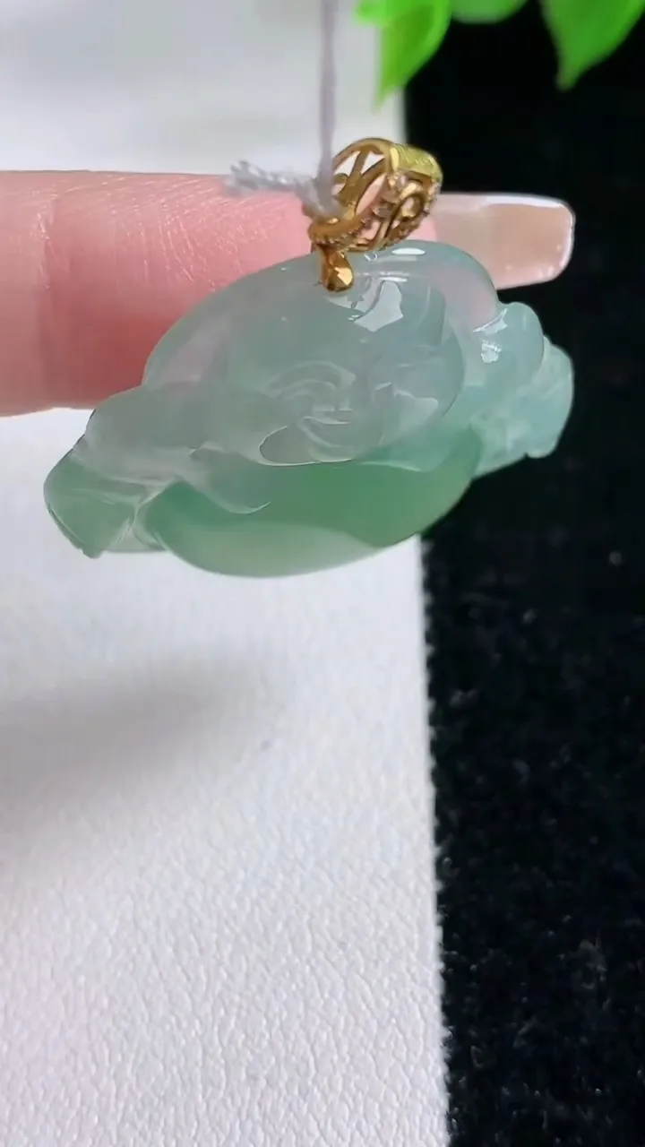 天然A货翡翠佛公吊坠，尺寸29.7-30.8-5.8，重量:8.59g
2月3日