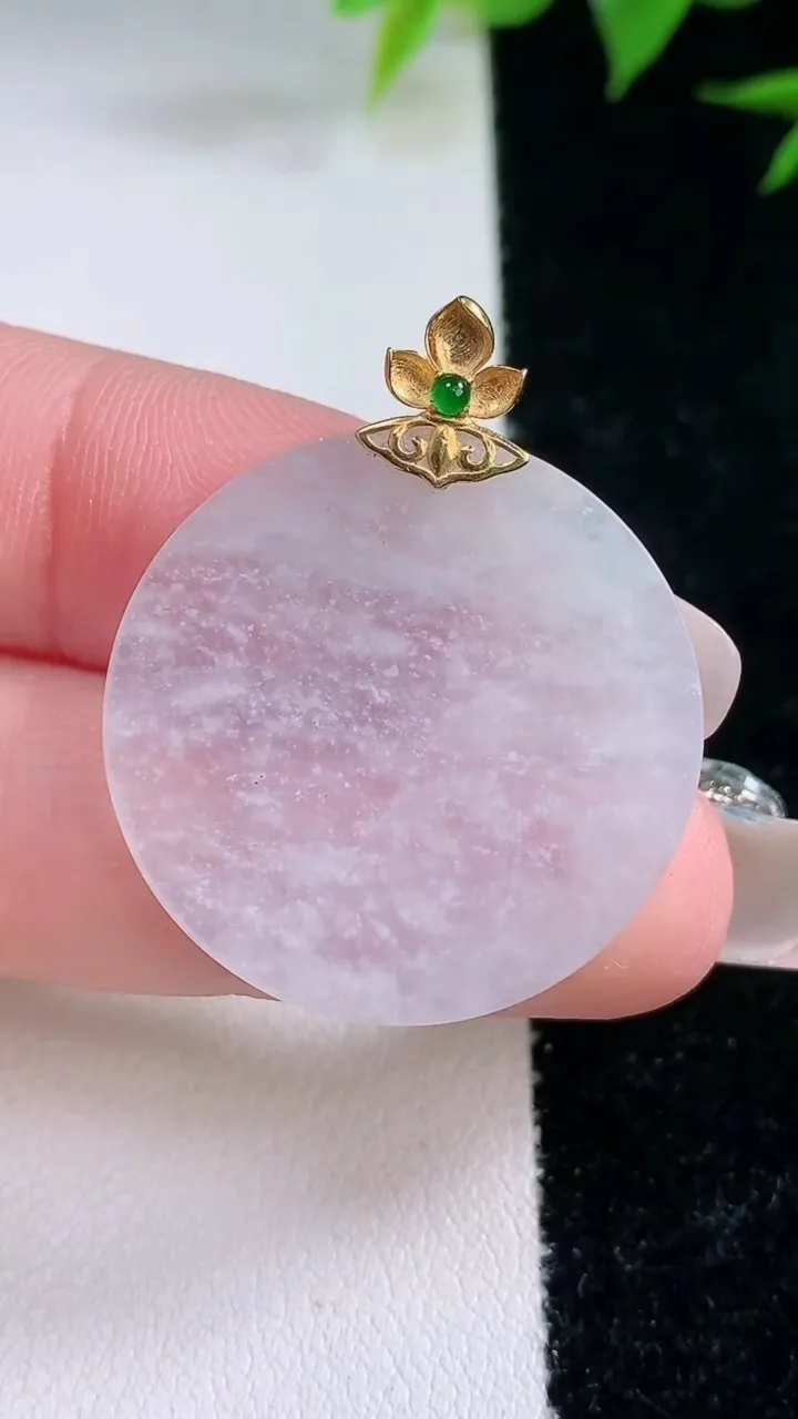 天然A货翡翠无事牌吊坠，尺寸26.4-2，重量:4.22g
2月3日