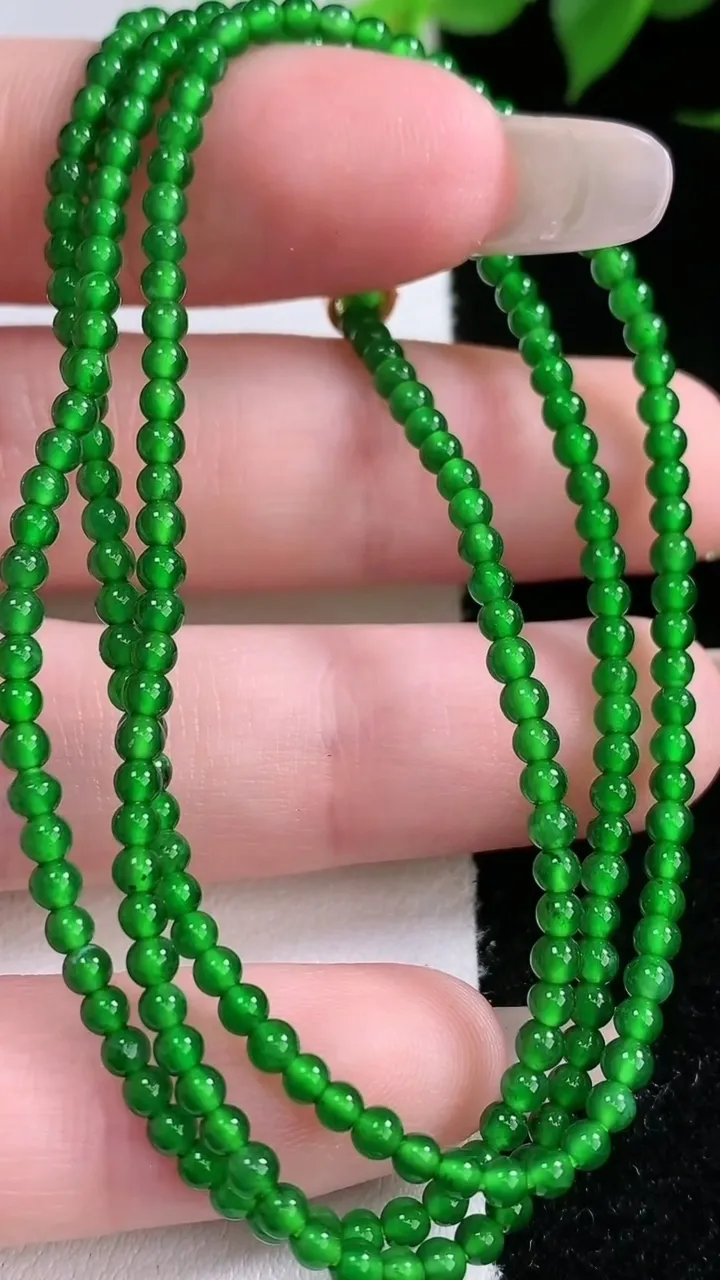 天然A货翡翠小米珠项链，尺寸2.4，重量:6.88g
2月3日
