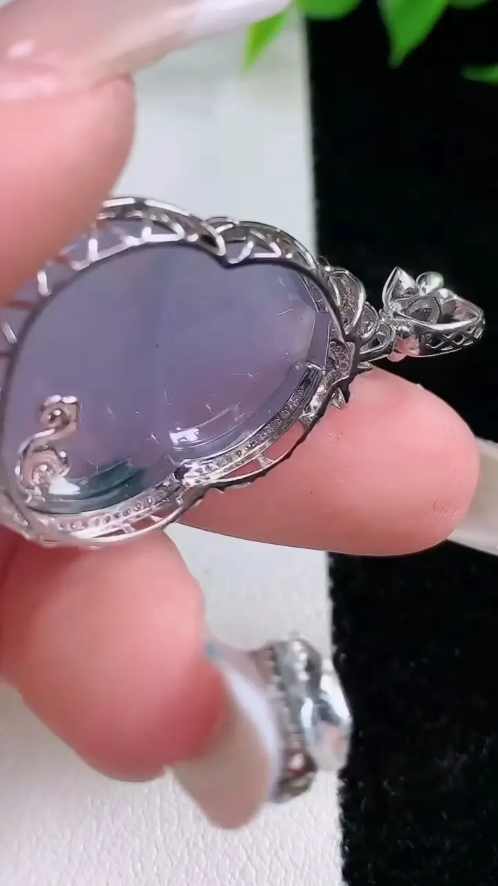 天然A货翡翠18K金紫罗兰葫芦吊坠，尺寸38.9-21.7-9.6，裸石24.7-19重量:7.49g
2月3日