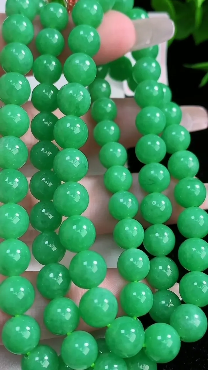 天然A货翡翠圆珠项链，尺寸7.4-81颗，重量:58.94g
2月3日